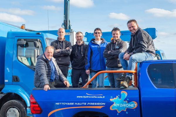 équipe d'hydronet, entreprise de nettoyage tenchnique d'infrastructures