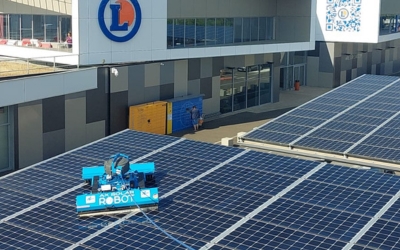 nettoyage d'une centrale solaire d'un parking