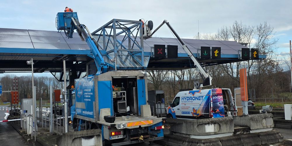 Intervention d'Hydronet sur le nettoyage d'une station de péage d'une autoroute