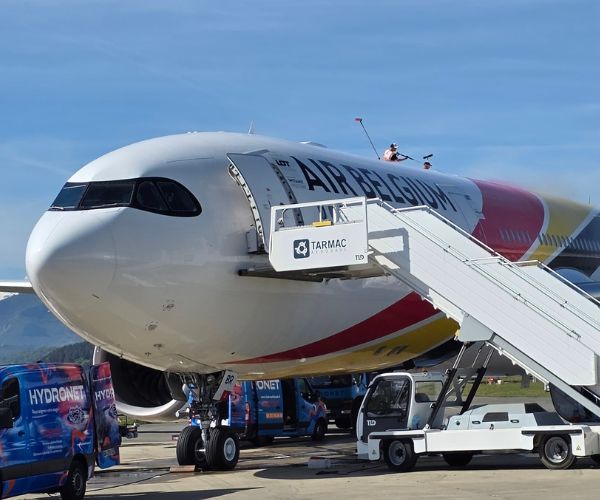 Intervention Hydronet pour le nettoyage d'un avion
