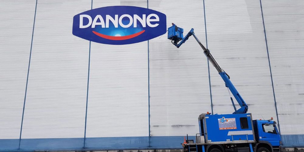 Intervention d'Hydronet sur le nettoyage d'une façde d'une usine agroalimentaire