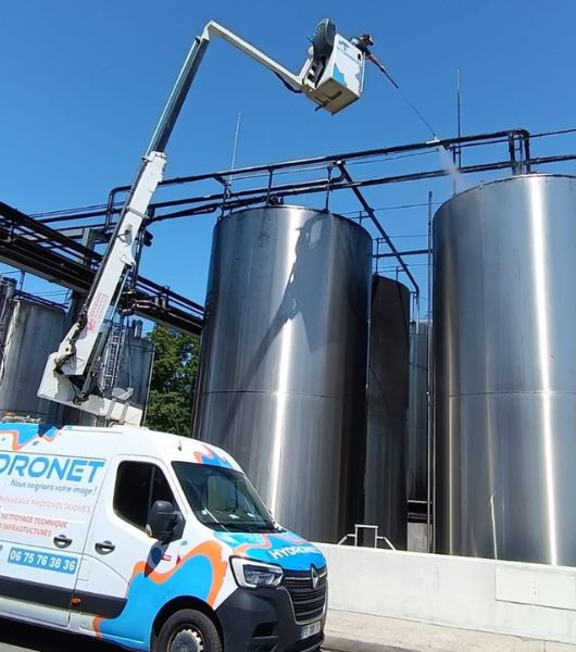 Intervention d'Hydronet sur le nettoyage exterieur de silos ou cuves